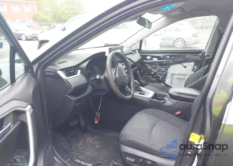 2020 Toyota Rav4 Xle z USA, uszkodzony, nr VIN 2T3P1RFV5LC111826